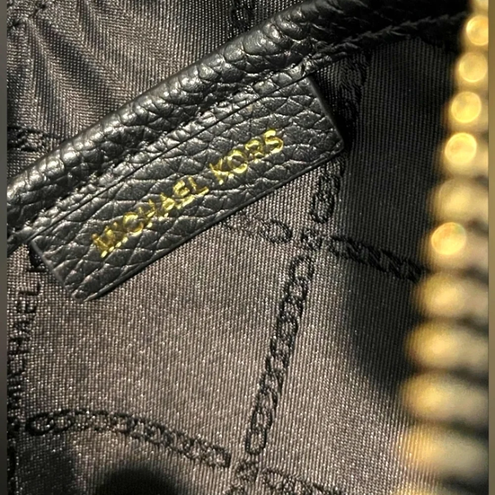 Michael Kors Black Pebbled Leather Large Jet Set Wristlet Like‎ New